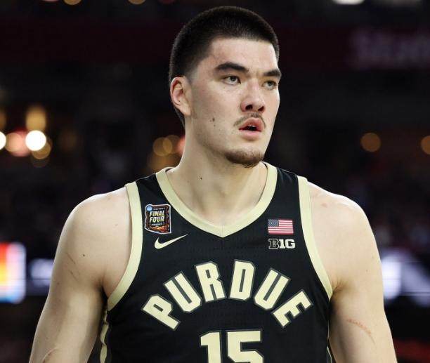 开云体育-周志豪空砍37分失冠 黄皮肤中锋能否再次征服NBA？